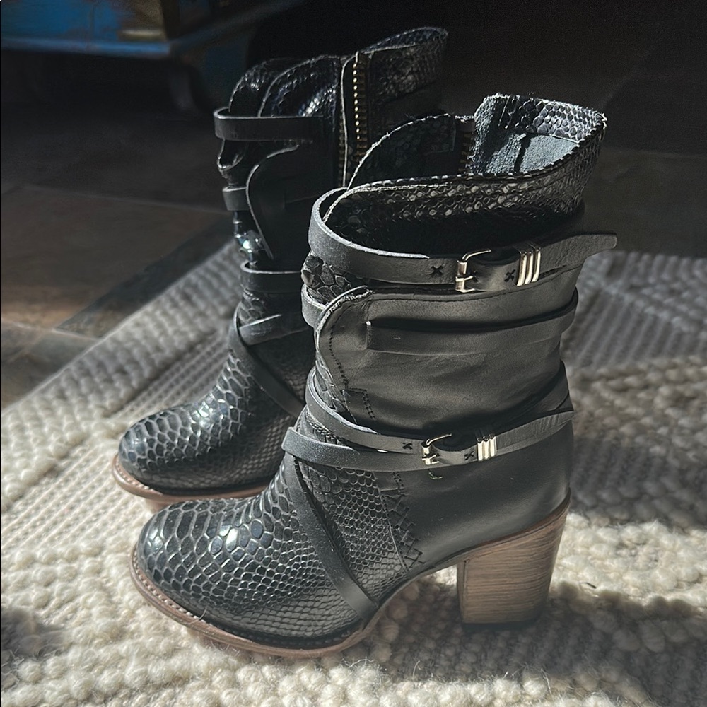 Freebird boots used once